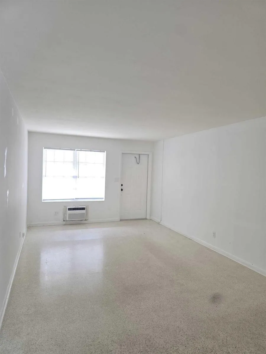 330 SOUTHWIND DRIVE #6 North Palm Beach, FL 33408