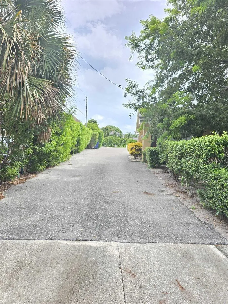 330 SOUTHWIND DRIVE #6 North Palm Beach, FL 33408