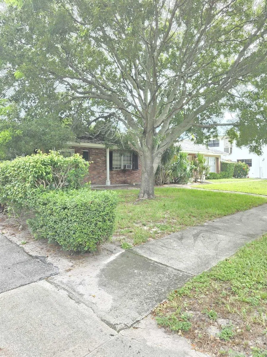 330 SOUTHWIND DRIVE #6 North Palm Beach, FL 33408