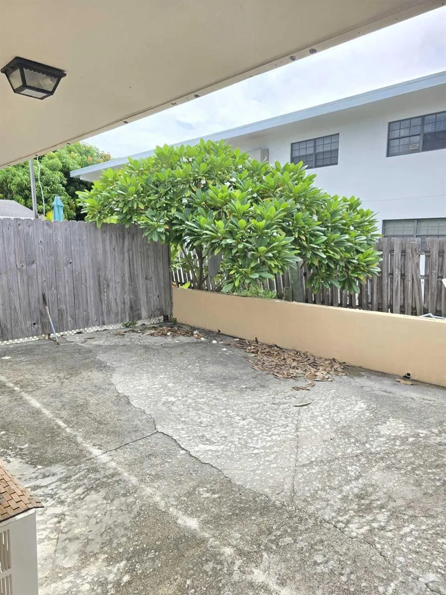 330 SOUTHWIND DRIVE #6 North Palm Beach, FL 33408