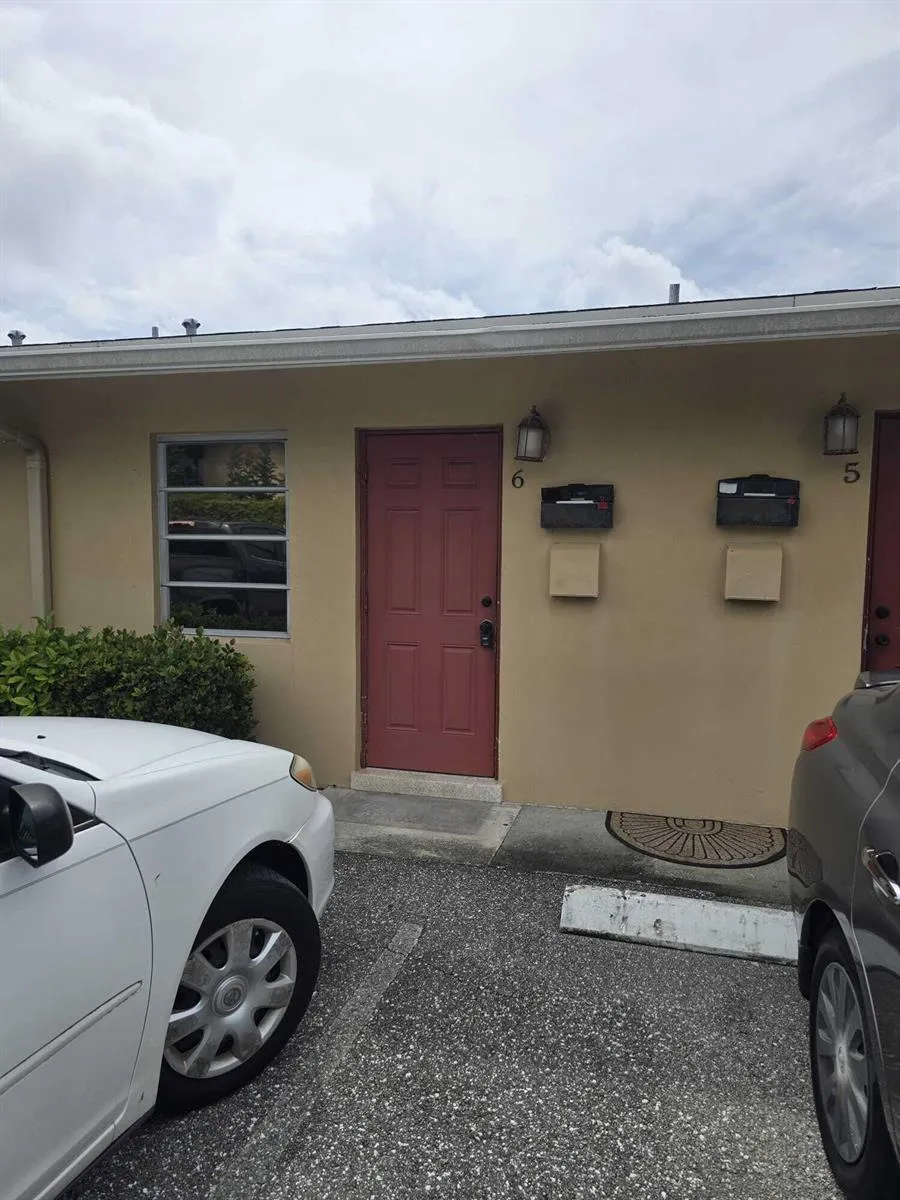 330 SOUTHWIND DRIVE #6 North Palm Beach, FL 33408