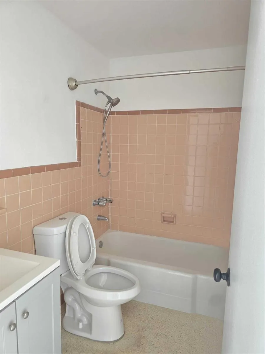 330 SOUTHWIND DRIVE #6 North Palm Beach, FL 33408