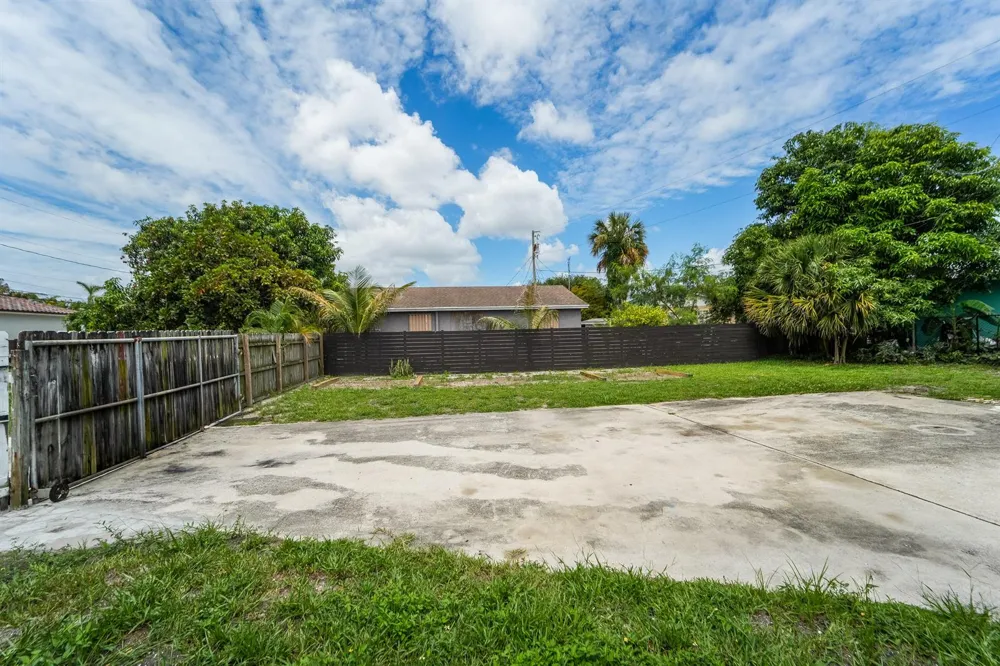 1007 CHARLES STREET West Palm Beach, FL 33401