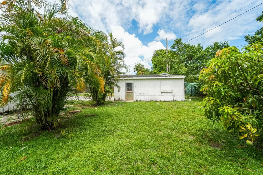 1007 CHARLES STREET West Palm Beach, FL 33401