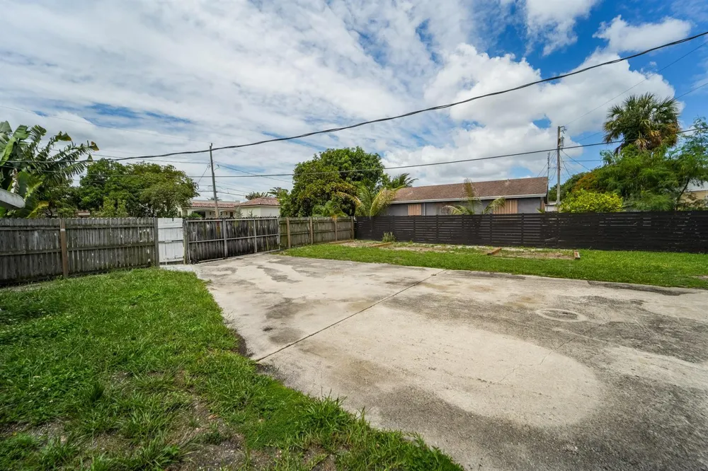 1007 CHARLES STREET West Palm Beach, FL 33401