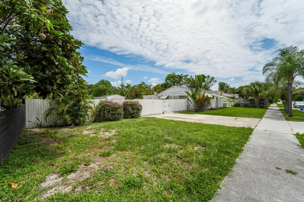 1007 CHARLES STREET West Palm Beach, FL 33401