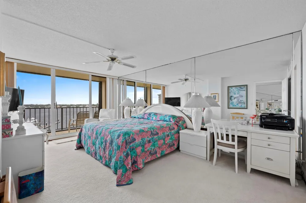 134 LAKESHORE DRIVE #814 North Palm Beach, FL 33408
