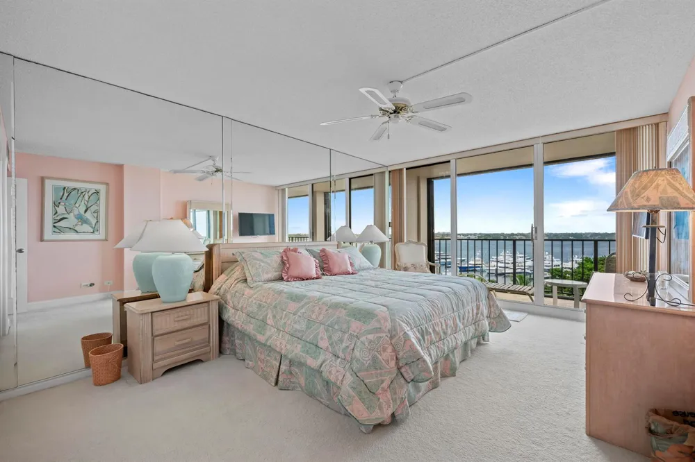 134 LAKESHORE DRIVE #814 North Palm Beach, FL 33408