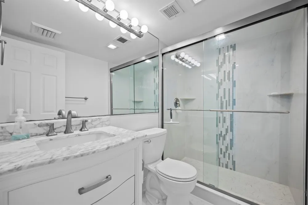 134 LAKESHORE DRIVE #814 North Palm Beach, FL 33408
