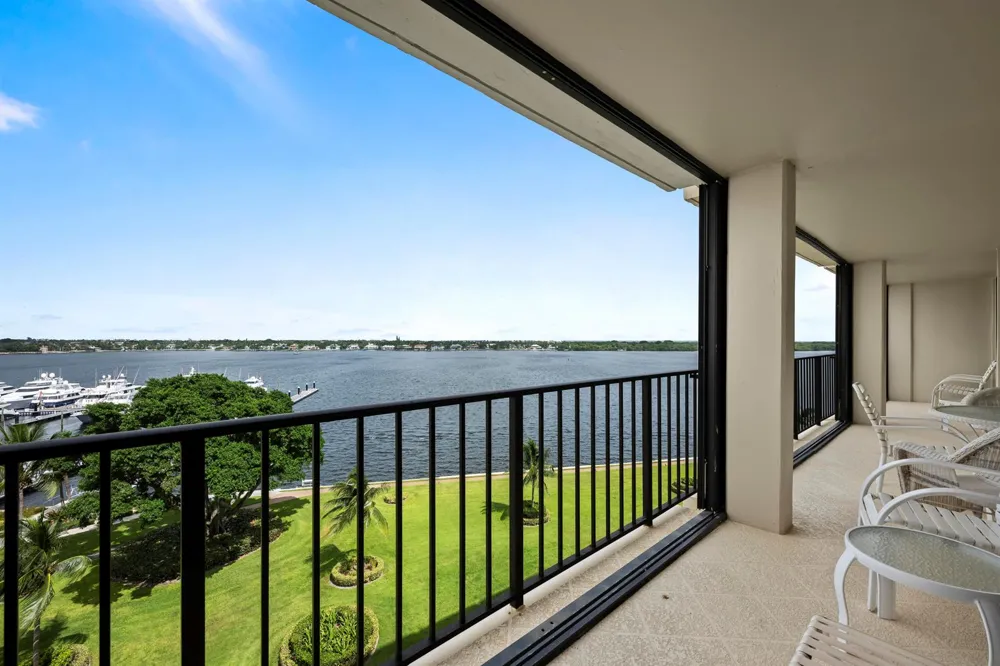 134 LAKESHORE DRIVE #814 North Palm Beach, FL 33408