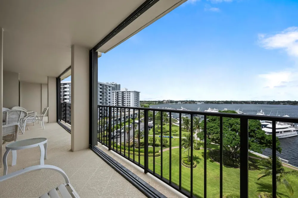 134 LAKESHORE DRIVE #814 North Palm Beach, FL 33408