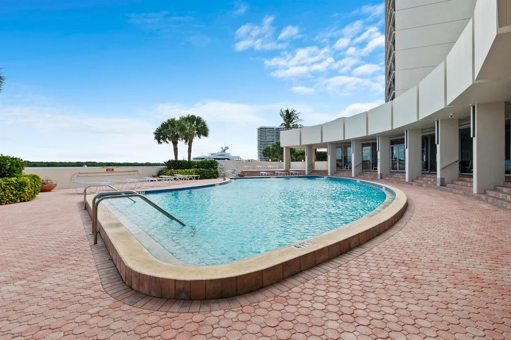 134 LAKESHORE DRIVE #814 North Palm Beach, FL 33408