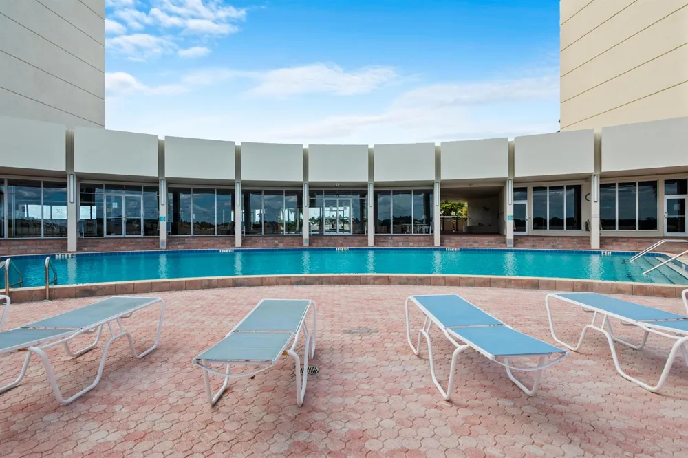 134 LAKESHORE DRIVE #814 North Palm Beach, FL 33408