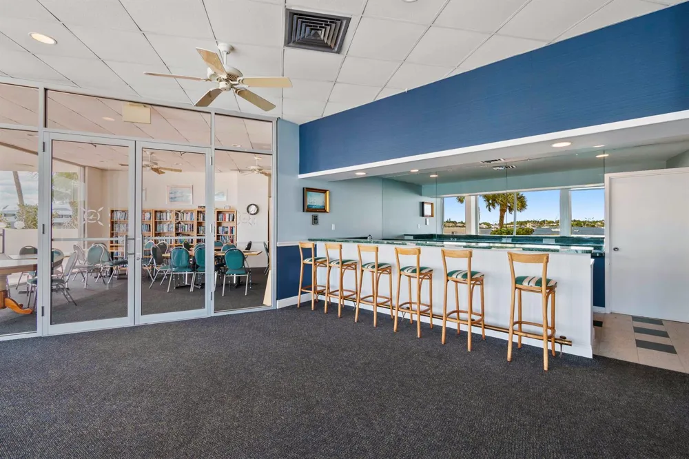 134 LAKESHORE DRIVE #814 North Palm Beach, FL 33408