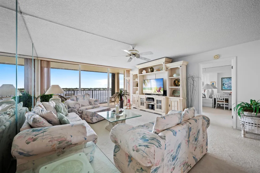 134 LAKESHORE DRIVE #814 North Palm Beach, FL 33408
