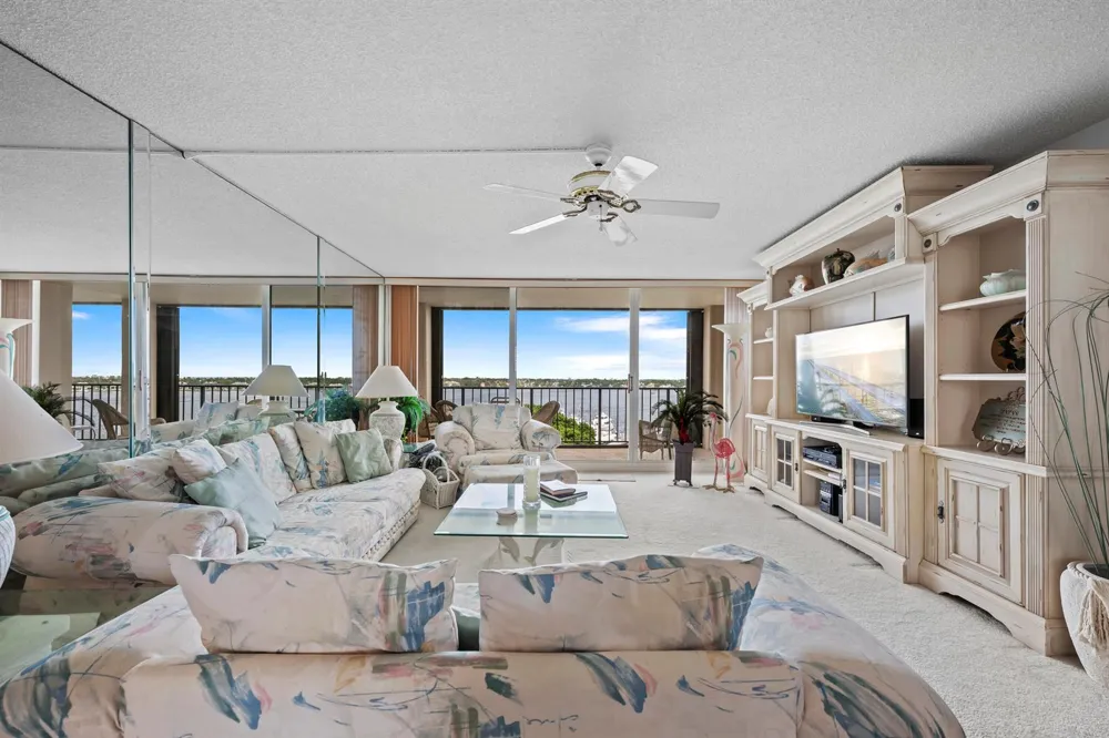 134 LAKESHORE DRIVE #814 North Palm Beach, FL 33408