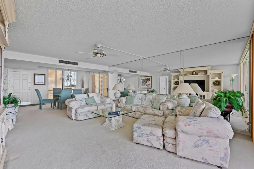 134 LAKESHORE DRIVE #814 North Palm Beach, FL 33408
