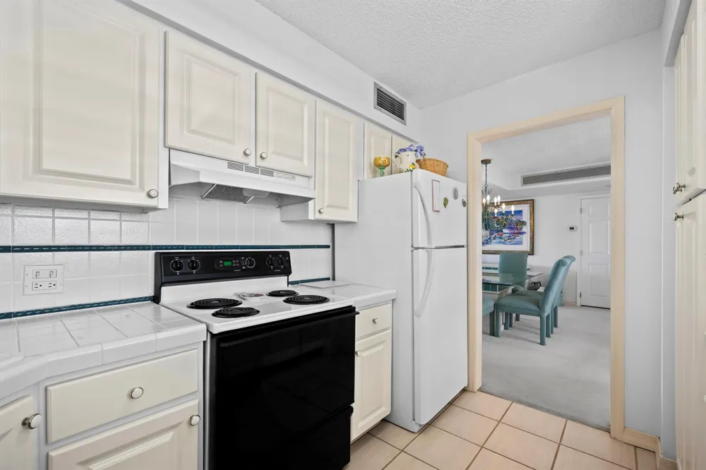 134 LAKESHORE DRIVE #814 North Palm Beach, FL 33408
