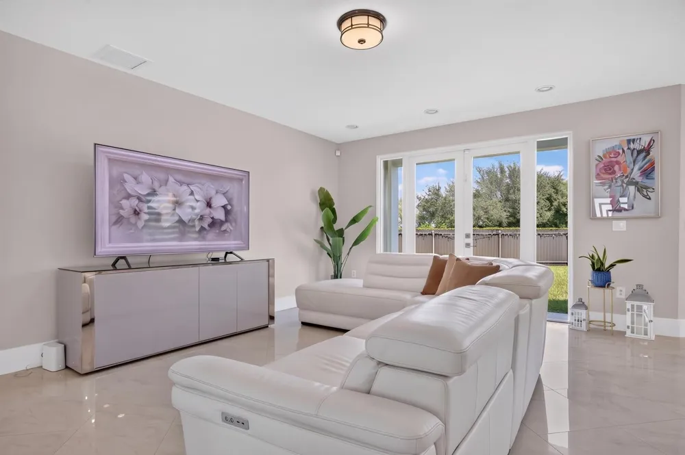 16401 SW 78th Terrace Miami, FL 33193