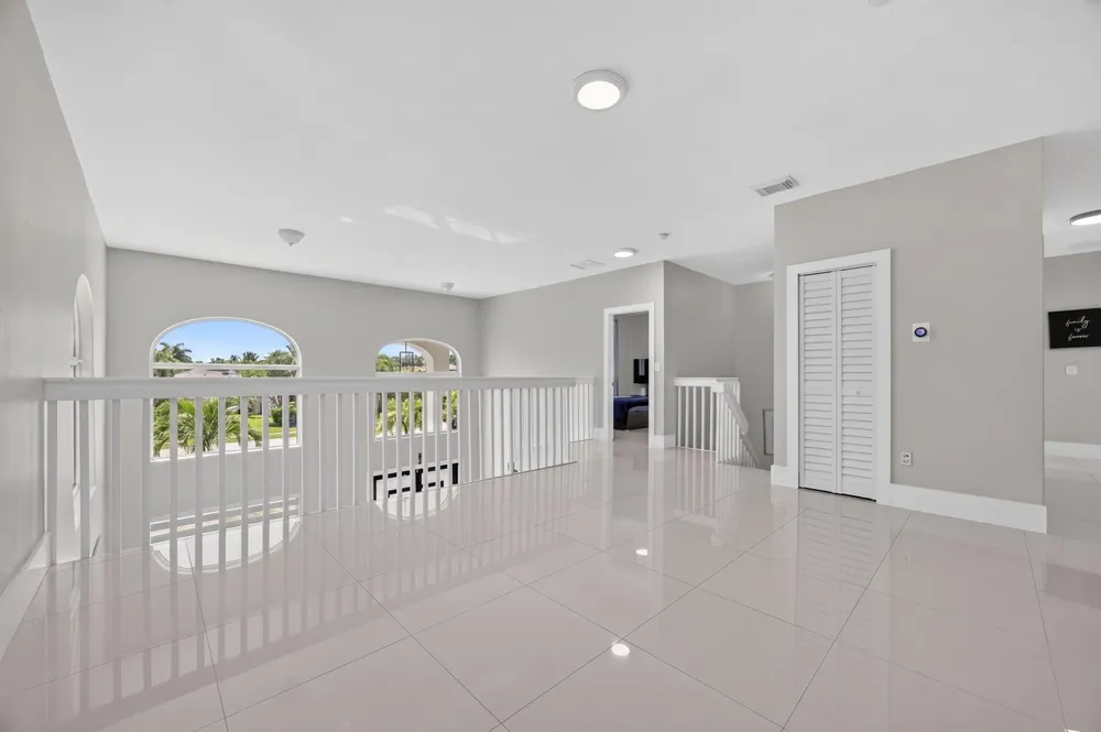16401 SW 78th Terrace Miami, FL 33193