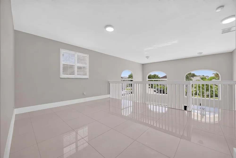 16401 SW 78th Terrace Miami, FL 33193