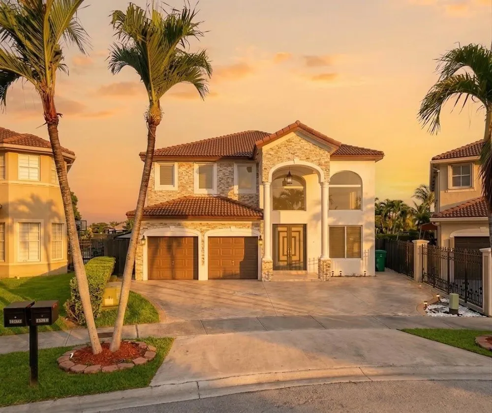 16401 SW 78th Terrace Miami, FL 33193