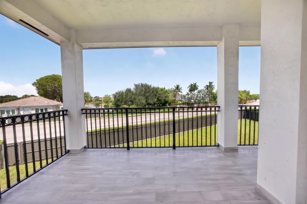 16401 SW 78th Terrace Miami, FL 33193