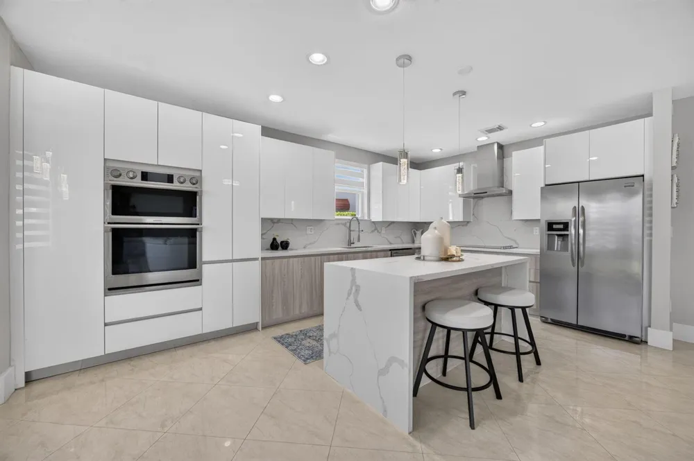 16401 SW 78th Terrace Miami, FL 33193