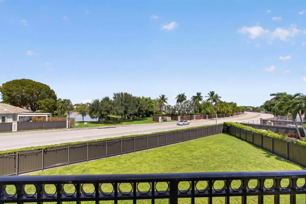 16401 SW 78th Terrace Miami, FL 33193