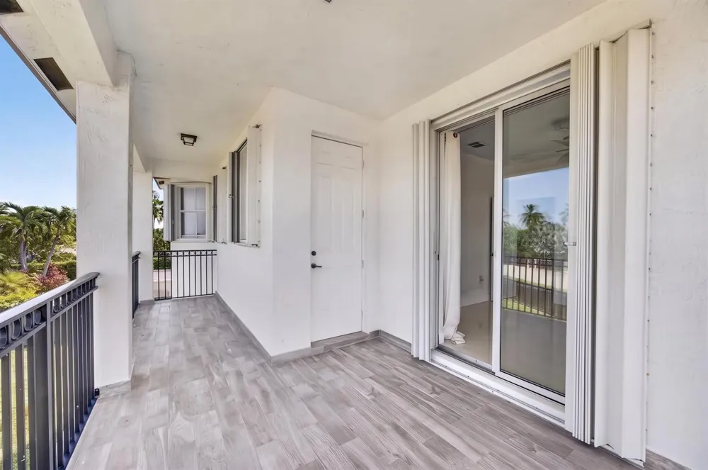 16401 SW 78th Terrace Miami, FL 33193