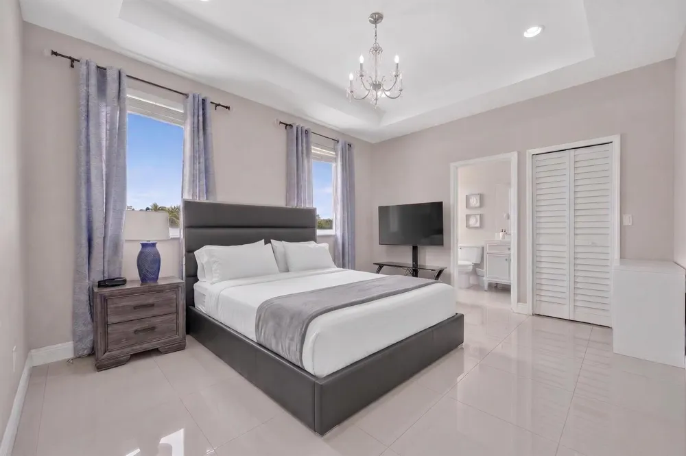 16401 SW 78th Terrace Miami, FL 33193