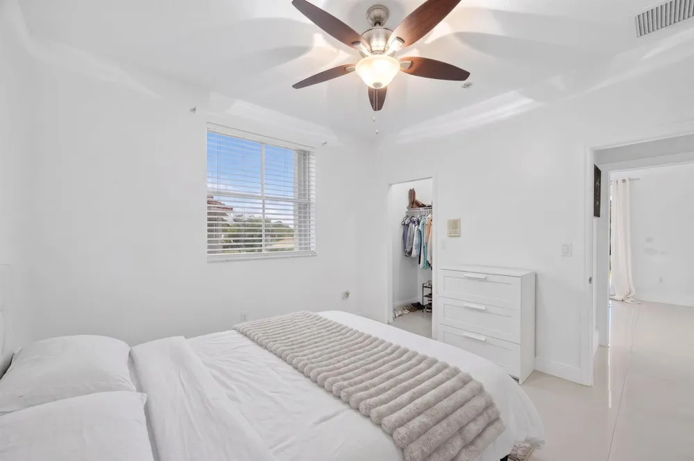 16401 SW 78th Terrace Miami, FL 33193