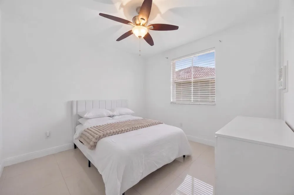 16401 SW 78th Terrace Miami, FL 33193