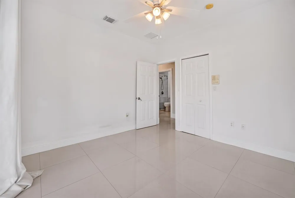 16401 SW 78th Terrace Miami, FL 33193
