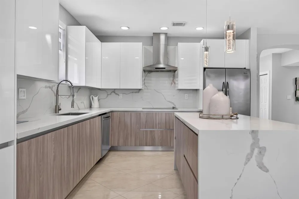 16401 SW 78th Terrace Miami, FL 33193