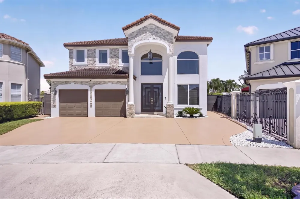 16401 SW 78th Terrace Miami, FL 33193