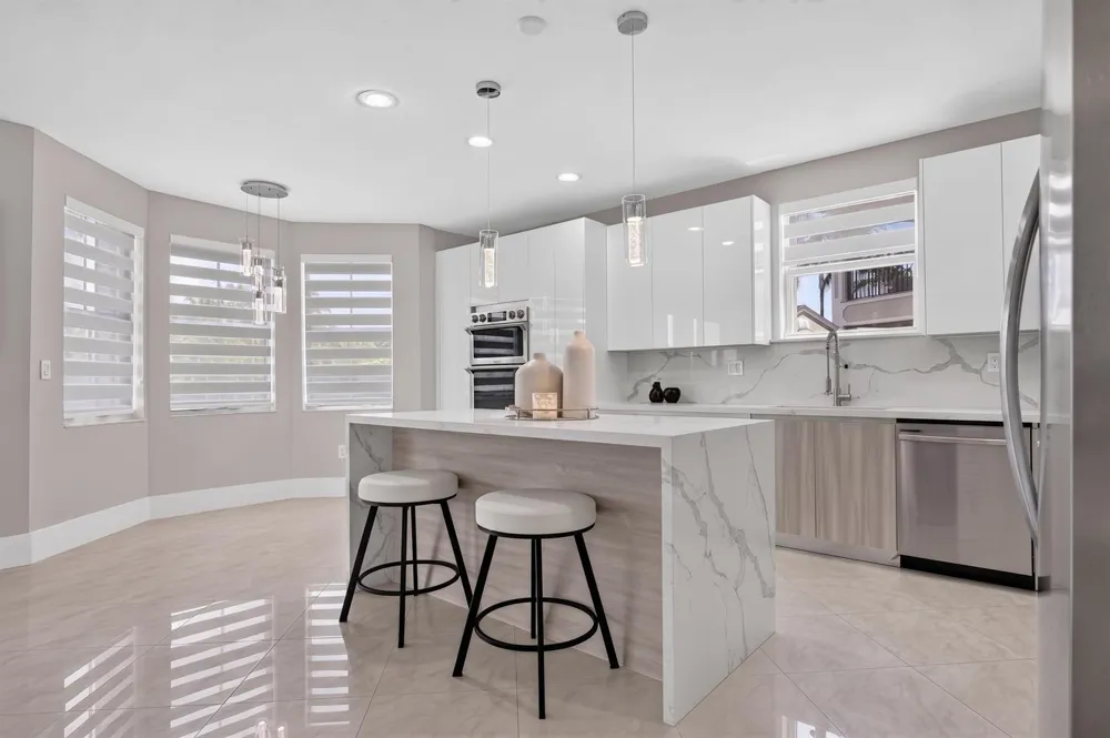 16401 SW 78th Terrace Miami, FL 33193