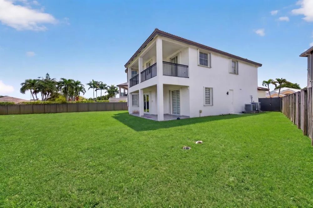 16401 SW 78th Terrace Miami, FL 33193