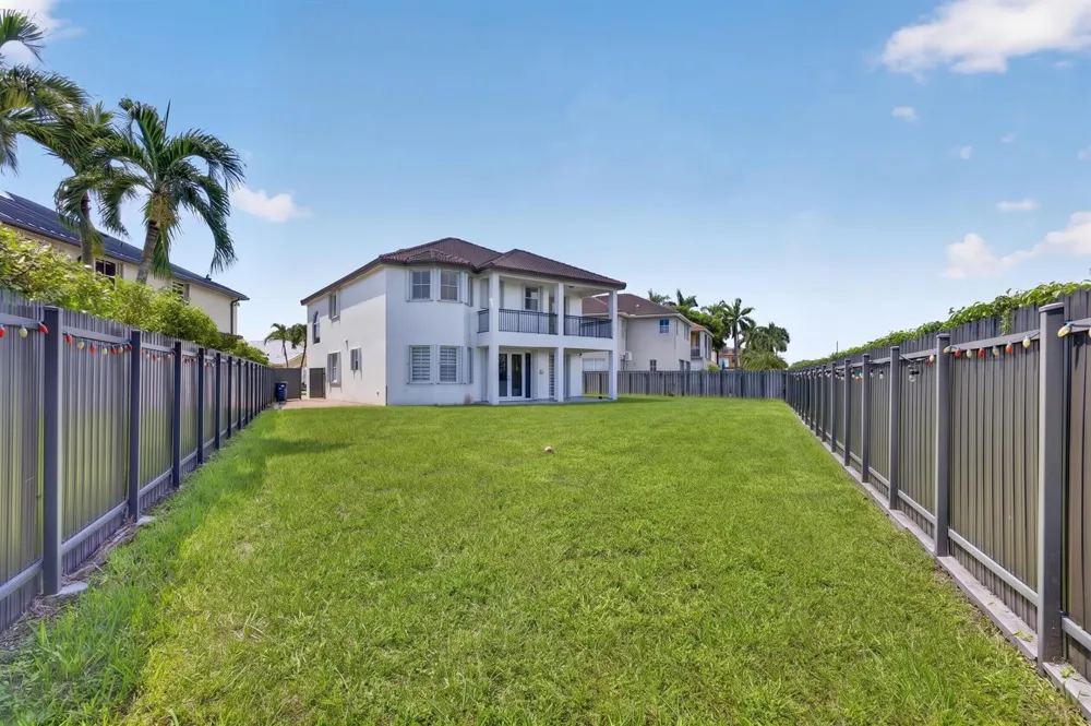 16401 SW 78th Terrace Miami, FL 33193