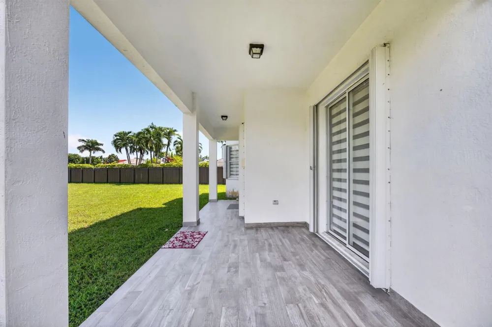 16401 SW 78th Terrace Miami, FL 33193