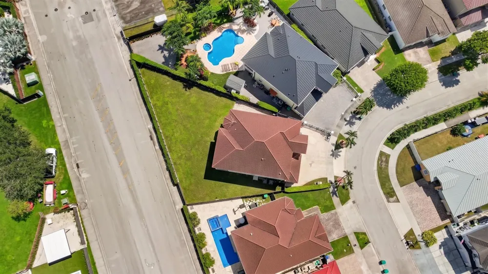 16401 SW 78th Terrace Miami, FL 33193