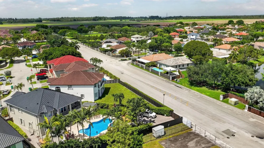 16401 SW 78th Terrace Miami, FL 33193
