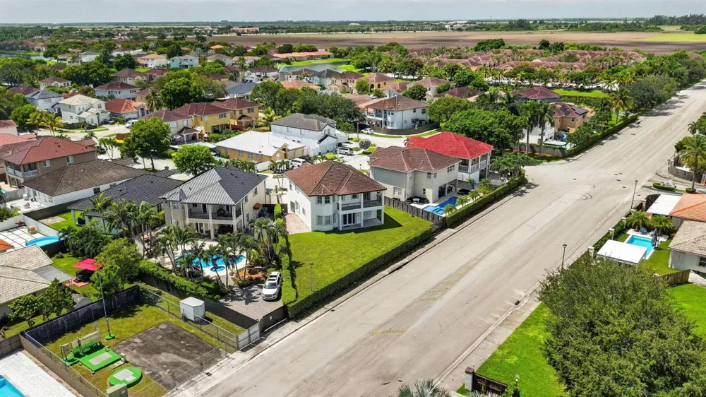 16401 SW 78th Terrace Miami, FL 33193