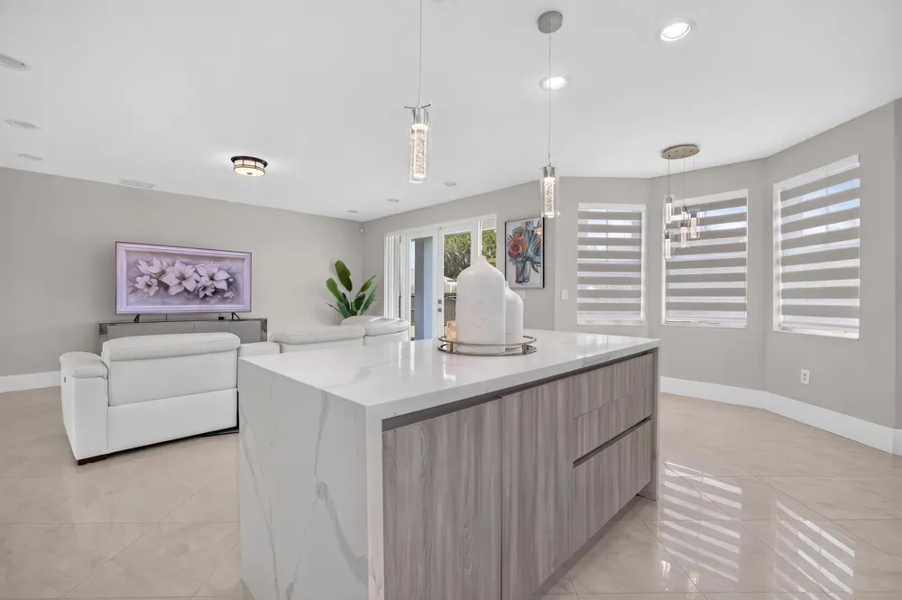 16401 SW 78th Terrace Miami, FL 33193