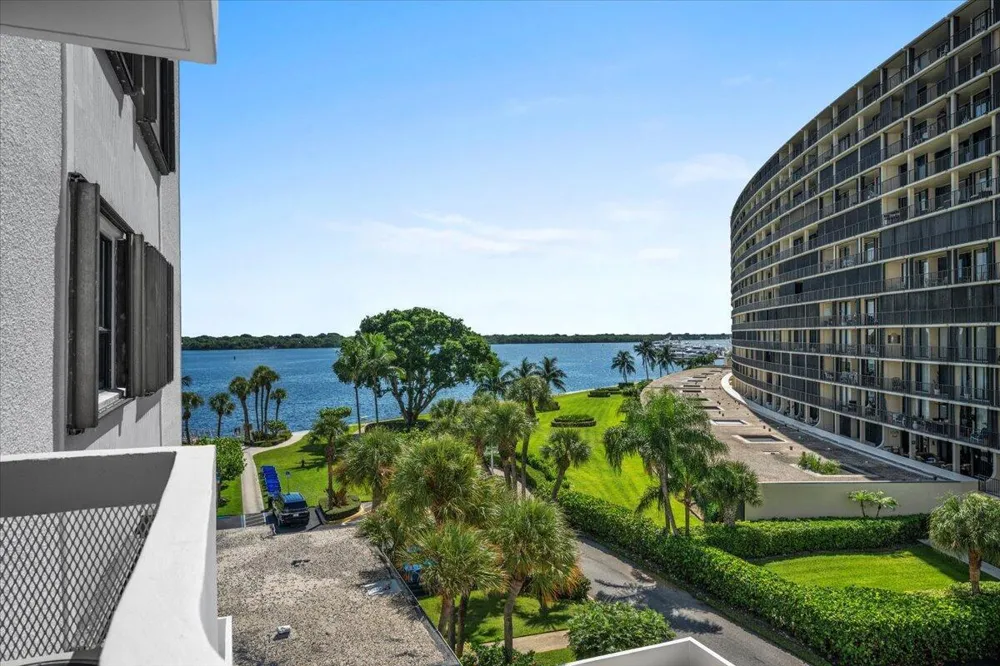 1200 MARINE WAY #304 North Palm Beach, FL 33408