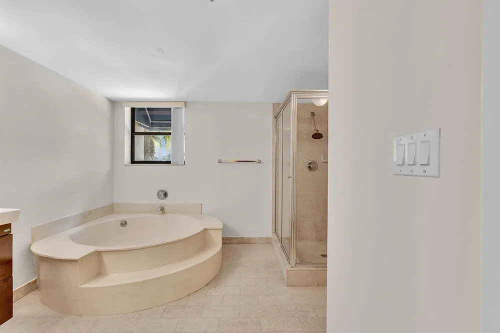 7564 REGENCY LAKE DRIVE #202 Boca Raton, FL 33433