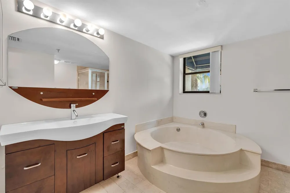 7564 REGENCY LAKE DRIVE #202 Boca Raton, FL 33433