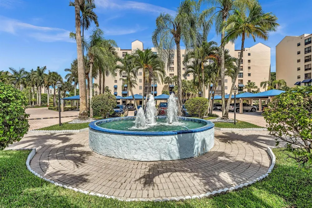 7564 REGENCY LAKE DRIVE #202 Boca Raton, FL 33433