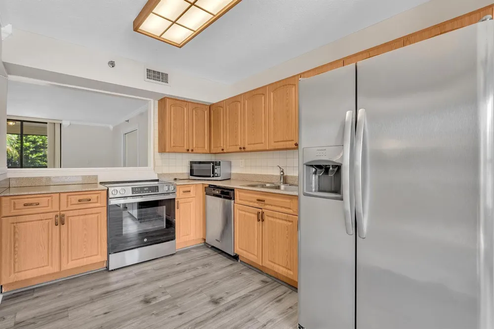 7564 REGENCY LAKE DRIVE #202 Boca Raton, FL 33433