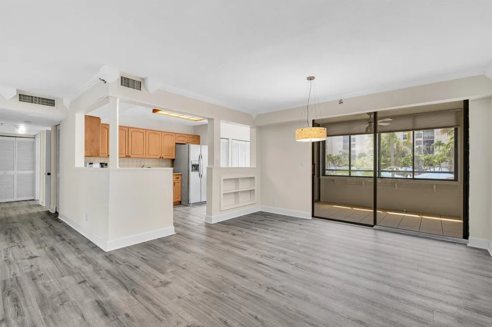 7564 REGENCY LAKE DRIVE #202 Boca Raton, FL 33433